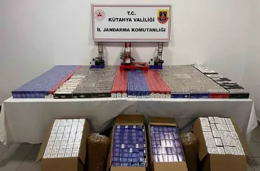 Simav’da jandarmadan kaçakçılık operasyonu, binlerce paket sigara ve makaron ele geçirildi