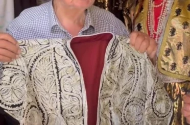 Simli gümüş iplikle işlenen nadide bir giysi ‘Sarka’ 