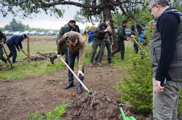 Sındırgı’da Milli Ağaçlandırma Günü’nde fidanlar toprakla buluştu 
