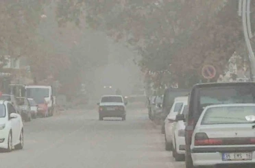 Sındırgı’da sis etkili oldu 