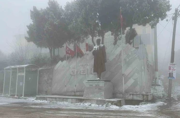Sındırgı’nın yüksek kesimlerinde kar ve buzlanma etkisini artırdı 