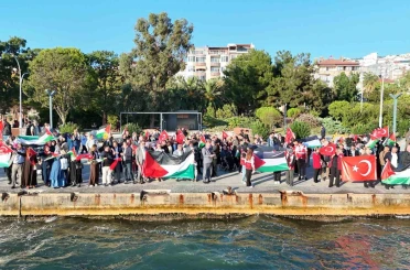 Sinop’ta balıkçılardan Filistin’e destek korteji
