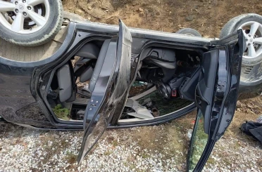 Sinop’ta kontrolden çıkan araç takla attı 