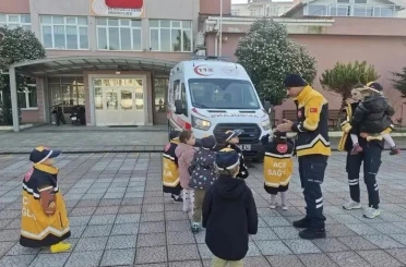 Sinop’ta minik öğrenciler ambulansı yakından tanıdı 