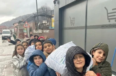 Sinop’ta öğrenciler topladıkları mavi kapakları derneğe gönderdi 