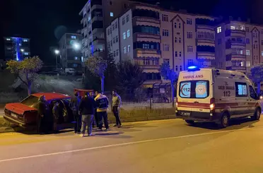 Sinop’ta otomobil ağaca çarptı: 1 yaralı
