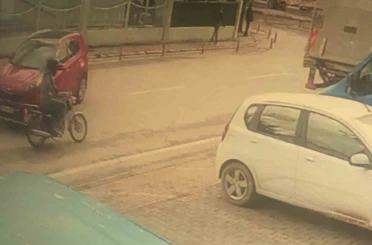 Sinyal vermeyen sürücü kazaya sebep oldu, 1 kişi yaralandı: O anlar kamerada 