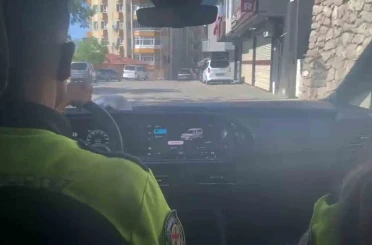 Şırnak polisi zamanla yarıştı: Sınava geç kalan 12 öğrenci son dakikada yetiştirildi 