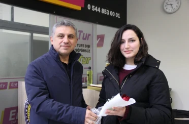 Şırnak’a atanan öğretmenlere havalimanında çiçekli karşılama 