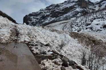 Şırnak’a son dönemlerin en büyük çığı düştü 