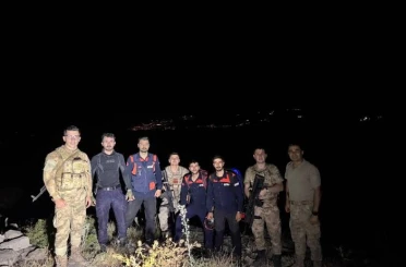 Şırnak’ta dağda mahsur kalan 2 mühendis askeri helikopterle kurtarıldı 