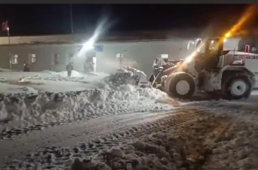 Şırnak’ta gece kar mesaisi devam ediyor