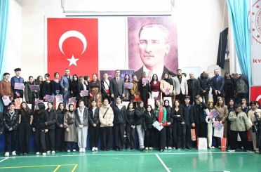 Şırnak’ta genç yetenekler tiyatro il finalinde sahne aldı 