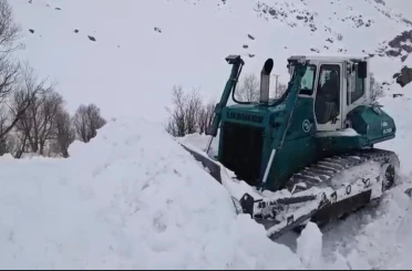 Şırnak’ta kar kalınlığı 2 metreyi aştı, ekipler vardiyalı sistemle çalışıyor 