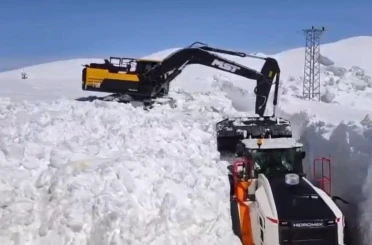 Şırnak’ta nisan ayında kar esareti sürüyor 