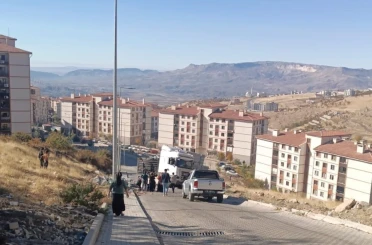 Şırnak’ta tır devrildi: 1 yaralı 