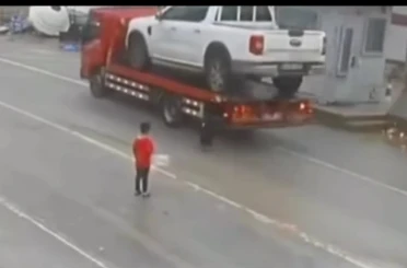 Şırnak’ta yola fırlayan çocuk, sürücünün manevrasıyla ölümden döndü 