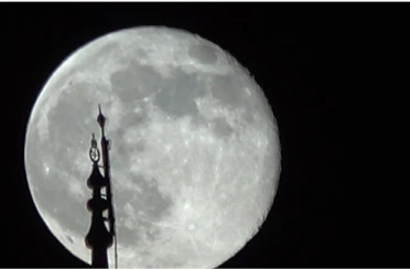 Şişkin ay görsel şölen sundu