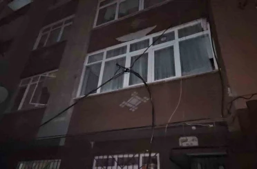 Şişli’de elektrik direğindeki patlama motorlara sıçradı 