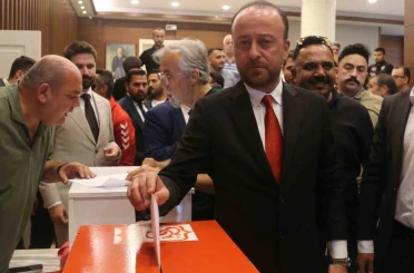 Sivasspor’da Burak Özçoban yeniden başkan seçildi 