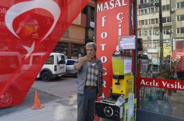 Sivas’ta esnaftan 15 Temmuz şehitleri hayrına limonata ikramı 
