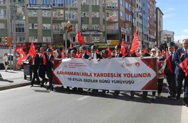 Sivas’ta Gaziler kol kola yürüdü 
