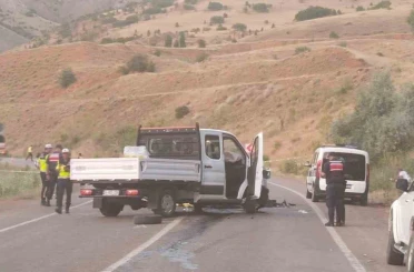 Sivas’ta kamyonetle otomobil çarpıştı: 1 ölü, 2 yaralı 