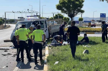 Sivas’ta kamyonetler çarpıştı: 5 yaralı 