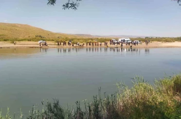 Sivas’ta serinlemek için Kızılırmak’a giren 2 kişiden 1’i kayboldu 
