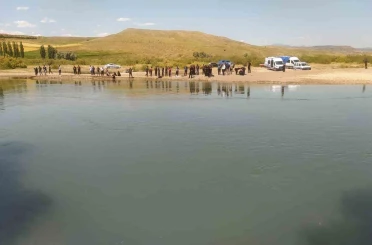 Sivas’ta serinlemek için suya giren 3 kişiden 1’i öldü, 1’i tedavi altına alınırken kayıp çocuğu arama çalışmaları sürüyor 