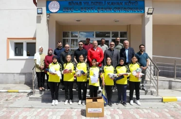 Sivas’ta spor yapan okullara malzeme desteği 