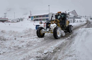 Sivas’ta yoğun kar nedeniyle 46 yerleşim yerine araç ulaşımı sağlanamıyor 