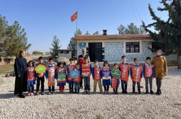 Siverek’te köy okulu öğrencilerine ağaç sevgisi ve çevre bilinci eğitimi 