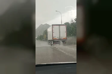 Sivrihisar’da sağanak etkili oldu, sürücüler zor anlar yaşadı 