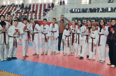 Siyah kuşak sınavında Afyonkarahisarlı sporculardan önemli başarı 