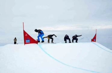 Snowboard’un yıldızları Ergan Dağı’nda buluştu 
