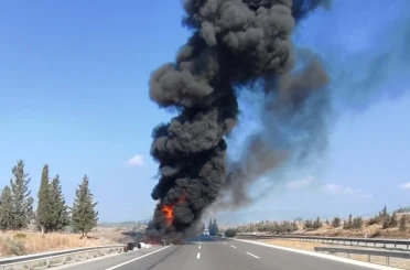 Şoför, yolcuları tahliye etti otobüs alev alev yandı 