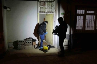 Sofra bezi silkelerken düşerek yaralanan ve kalbi duran kadın hayata döndürüldü 