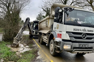 Soğukpınar Köyü’nde kanal temizliği çalışmaları sürüyor 