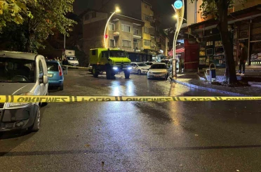 Sokak ortasında cinayet kamerada: Jiletle çevreye rahatsızlık veren şahıs silahla vuruldu 