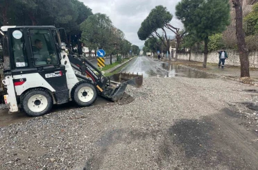 Söke Belediyesi ekipleri sağanak yağış için sahada seferber oldu 