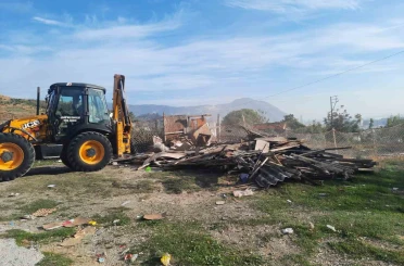 Söke Belediyesi’nden kaçak keçi ağıllarına müdahale 