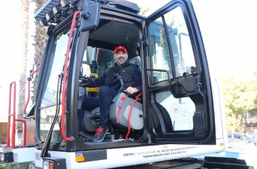 Söke Belediyesi’ne 15 tonluk ekskavatör 