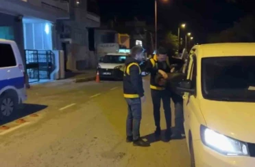 Sopayla sürücünün üzerine yürüyen taksiciye 201 bin lira ceza ve tutuklama 