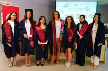 Sosyal Hizmet Bölümü öğrencileri mesleki yeminlerini ederek mezun oldu 