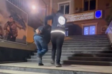 Sosyal medyada polis yeleği giyerek yayın yapan şahıs gözaltına alındı 