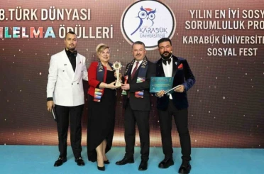 Sosyalfest’e Türk Dünyası Kızıl Elma Ödülleri’nde prestijli ödül 
