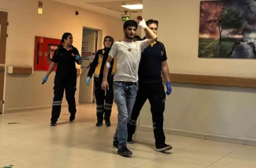 Spiralle demir keserken yaralandı 