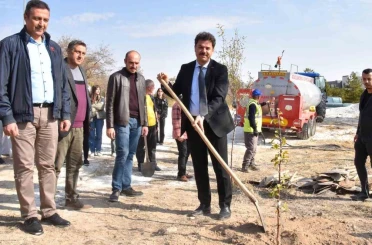 SÜ’de Milli Ağaçlandırma Günü’nde yüzlerce fidan dikildi 