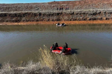 Sulama kanalında kaybolan sürücü aranıyor 